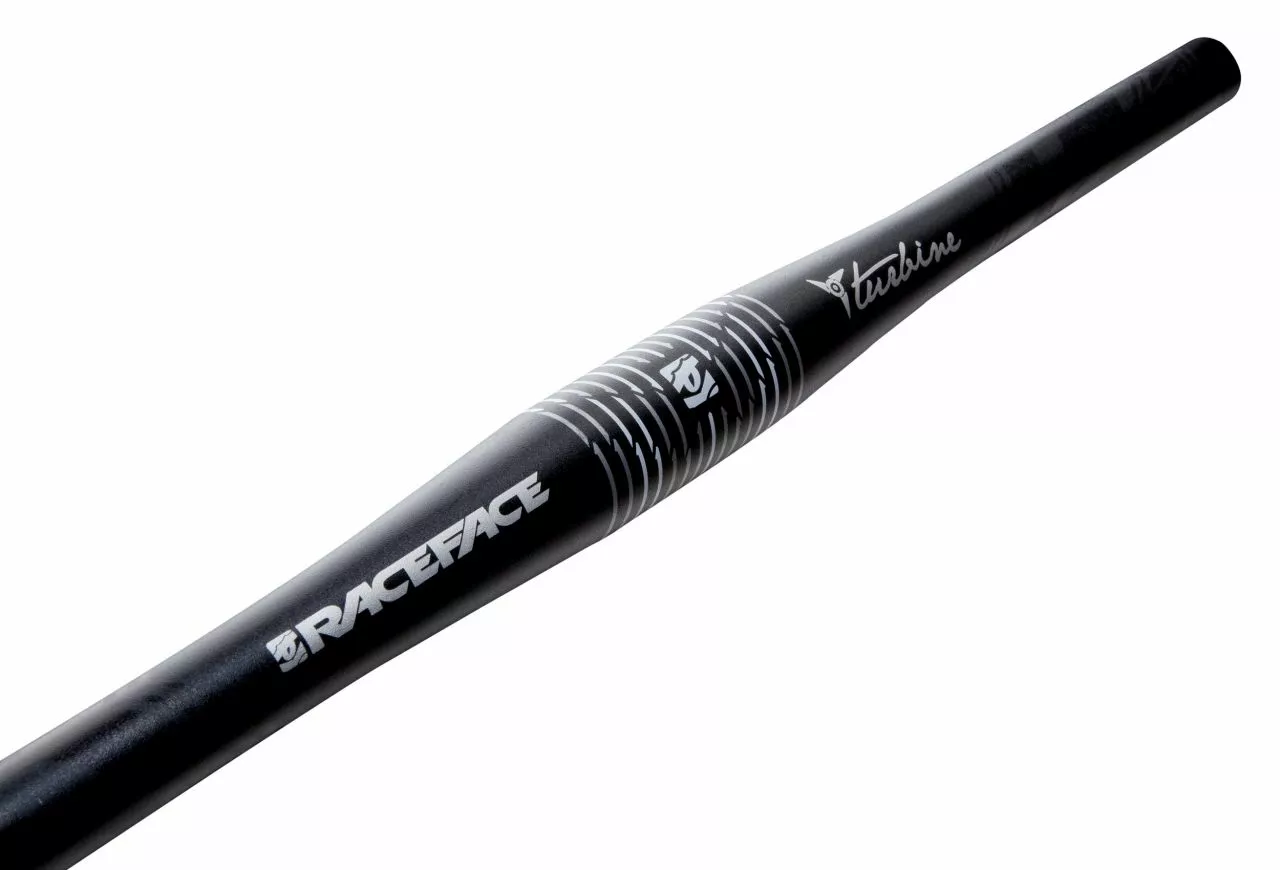 Race Face Turbine Handle Bar Flat Wide 720mm 31.8 Black Manillar - 31.8 Flat | Bike-Discount 1 Race Face Turbine Handle Bar Flat Wide 720mm 31.8 Black Manillar - 31.8 Flat | Bike-Discount